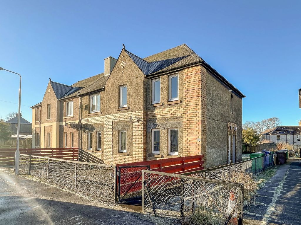 3 bed flat for sale in Halkett Crescent, Dunfermline KY11, £90,000 Zoopla