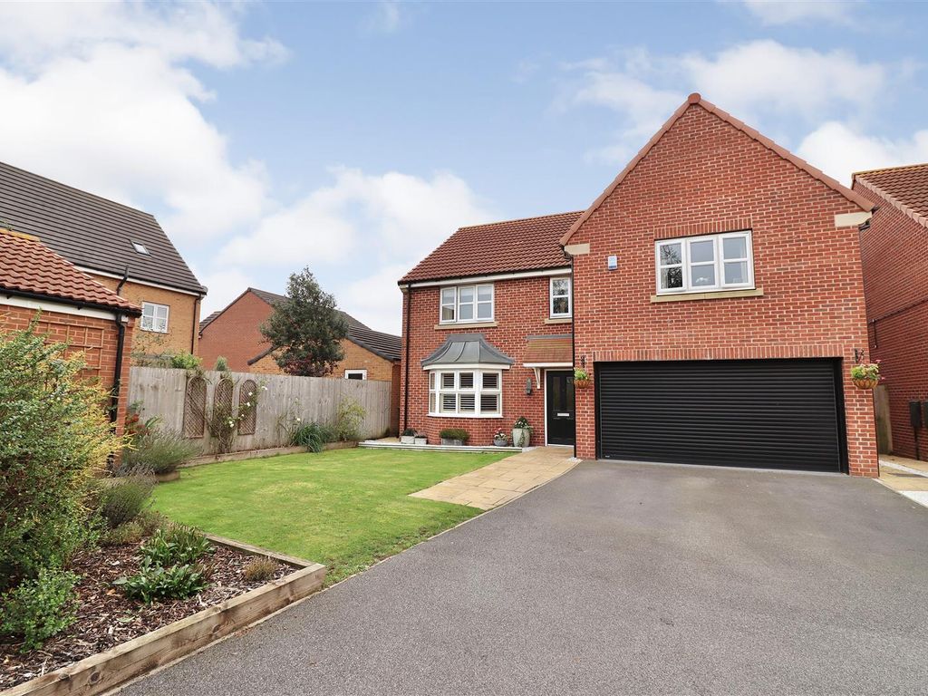 4 bed detached house for sale in Tweengates Close, Pocklington, York