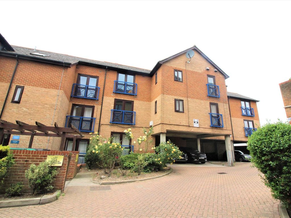 2 bed flat for sale in West Street, Gravesend, Kent DA11 Zoopla