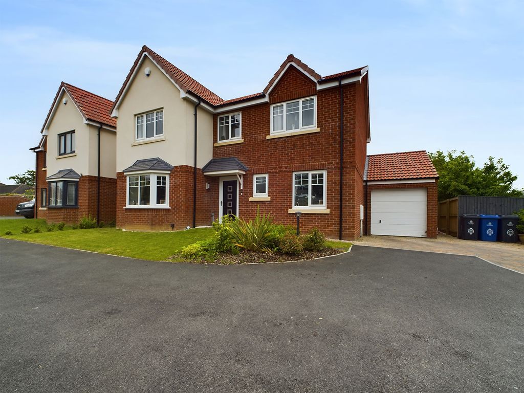4 bed detached house for sale in Doncaster Road, Hatfield, Doncaster