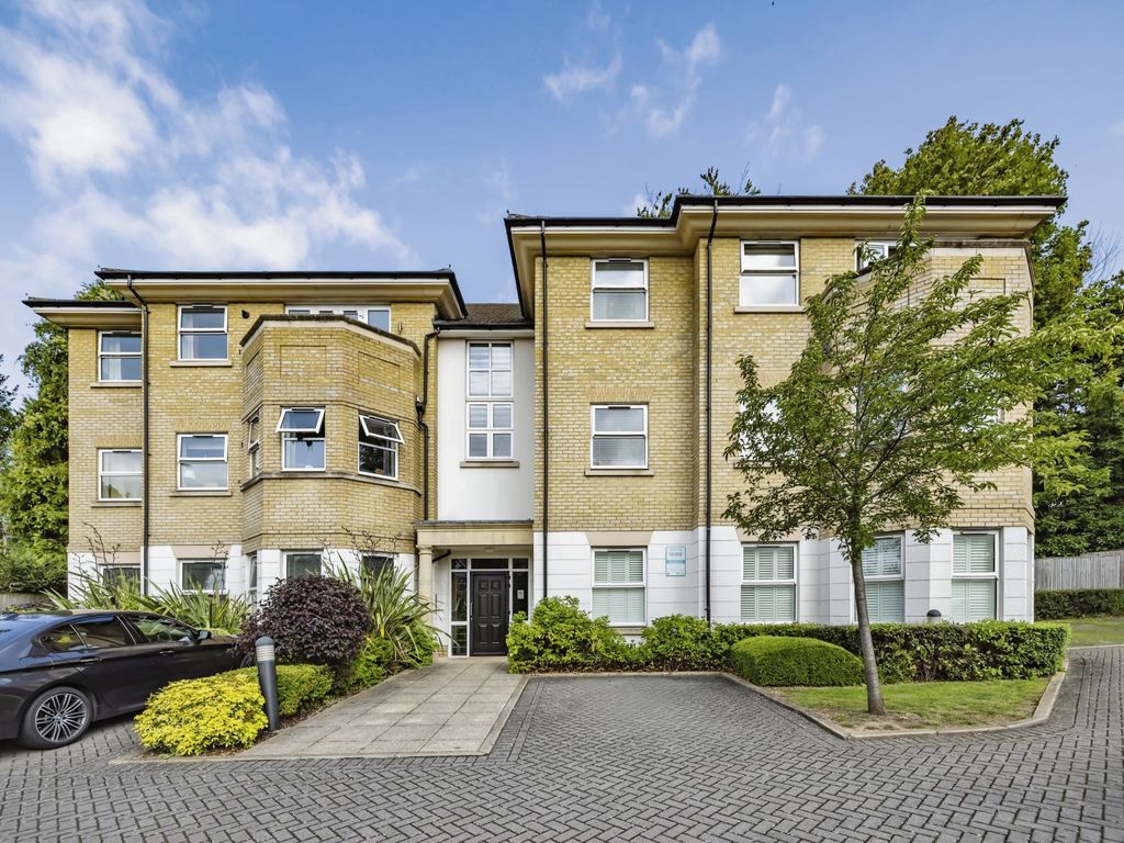 2 bed flat for sale in Rectory Road, Rickmansworth WD3, £400,000 Zoopla