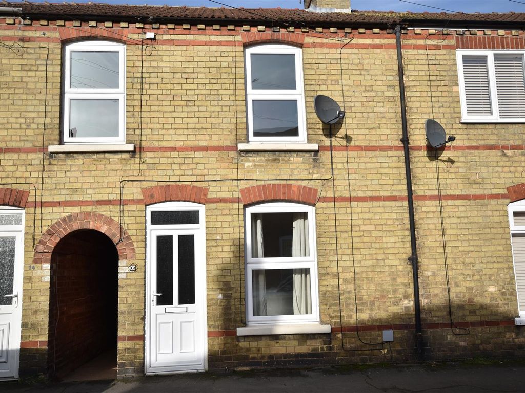 3 bed terraced house for sale in Alexandra Road, Sleaford NG34, £