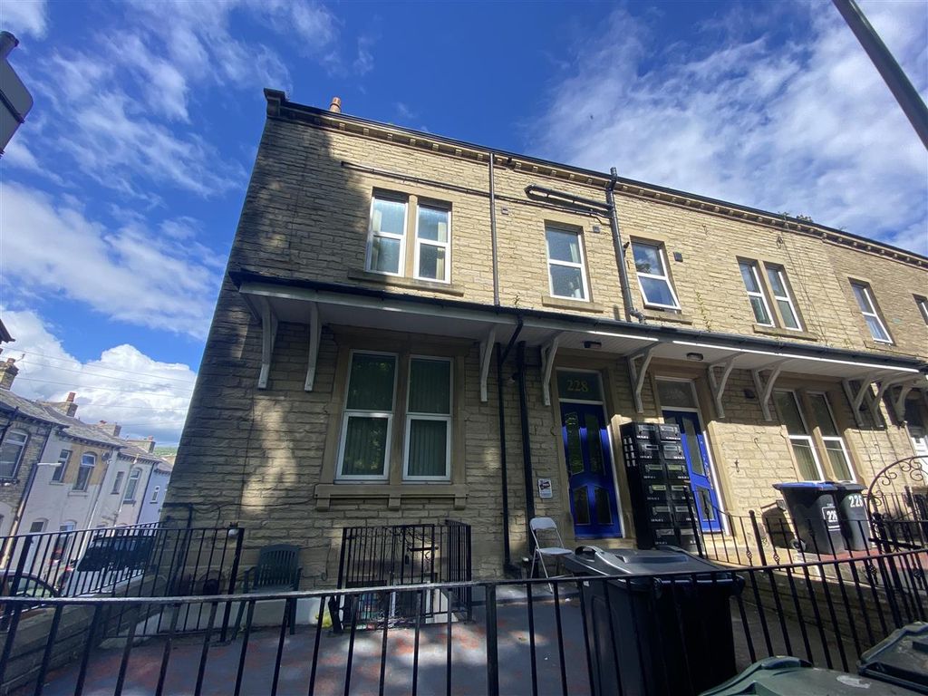 1 bed flat to rent in Skipton Road, Apartment A, Keighley BD20, £450