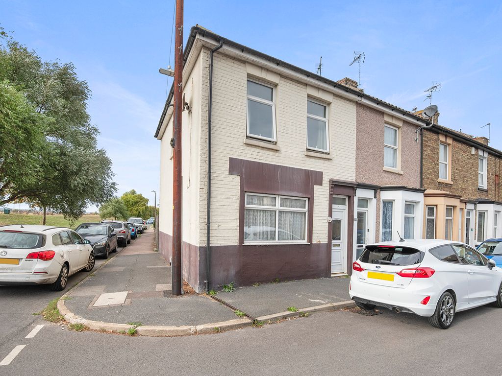 3 bed end terrace house for sale in Maple Street, Sheerness ME12 Zoopla