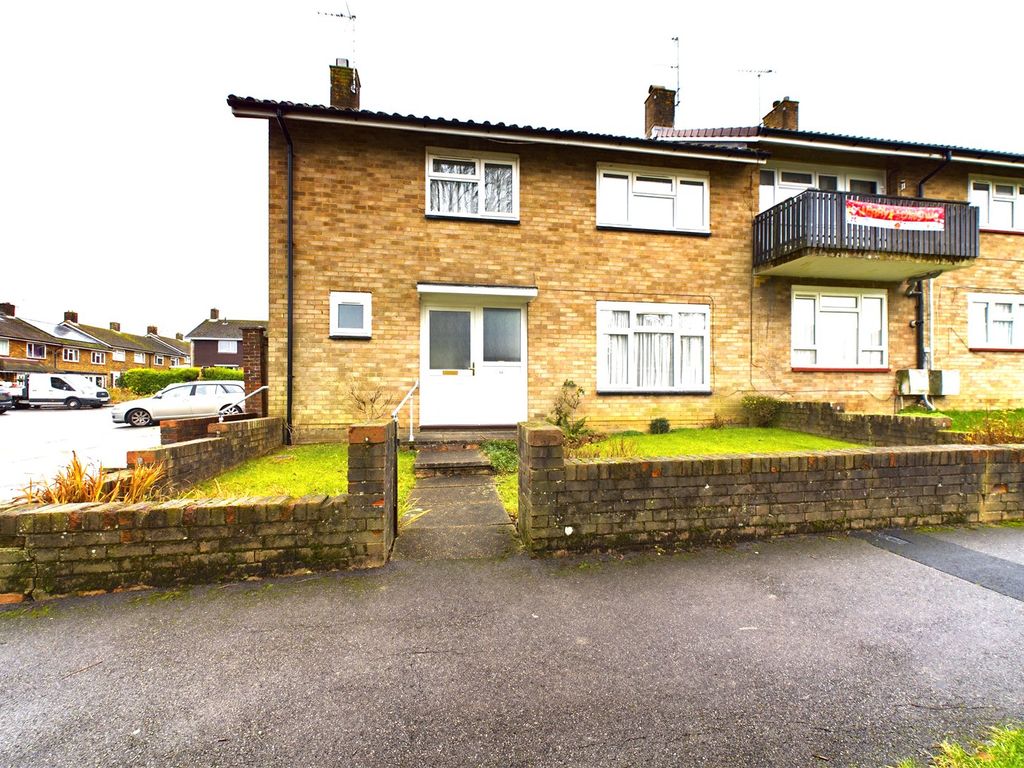 4 bed end terrace house for sale in Lavant Close, Gossops Green