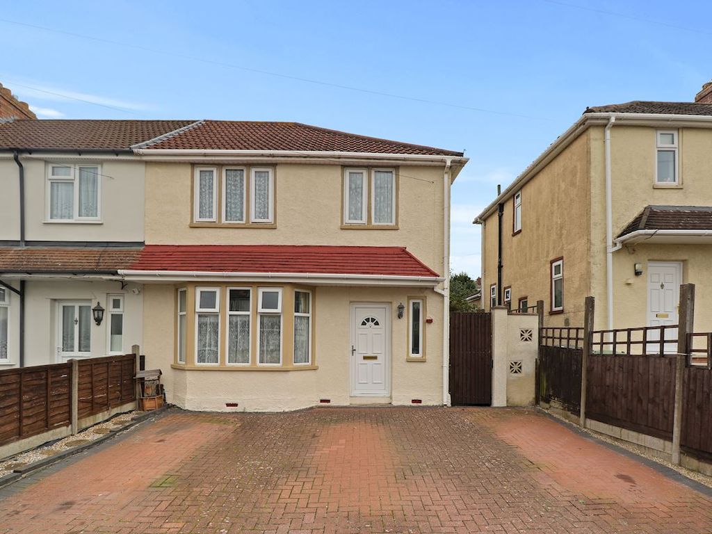 3 bed semidetached house for sale in Woodyleaze Drive, Hanham, Bristol