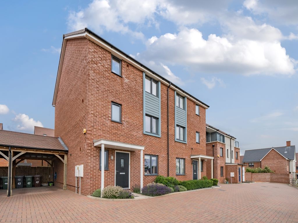 4 bed semidetached house for sale in Bailey Drive, Castle Hill