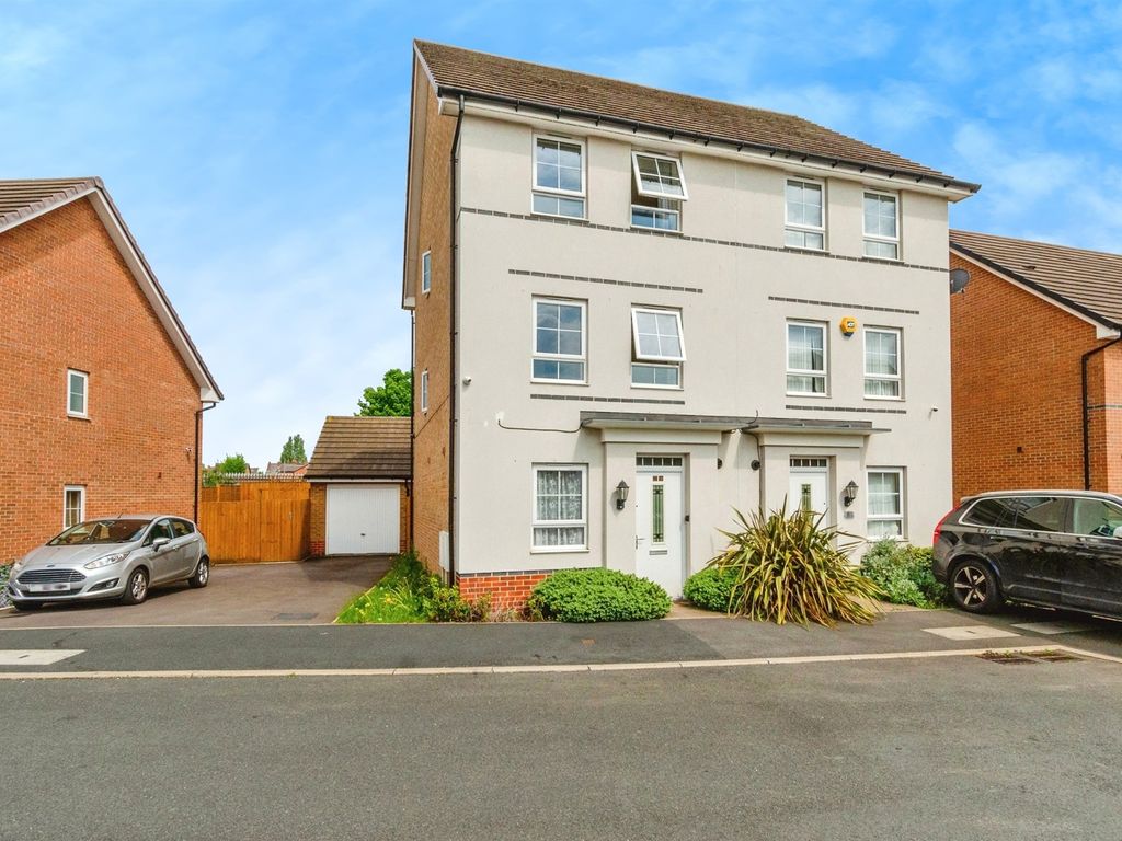 4 bed semidetached house for sale in Centenary Lane, Wednesbury WS10