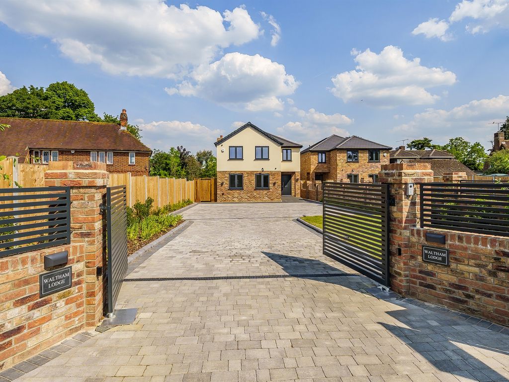 New home, 4 bed detached house for sale in Waltham Road, White Waltham, Maidenhead SL6 Zoopla