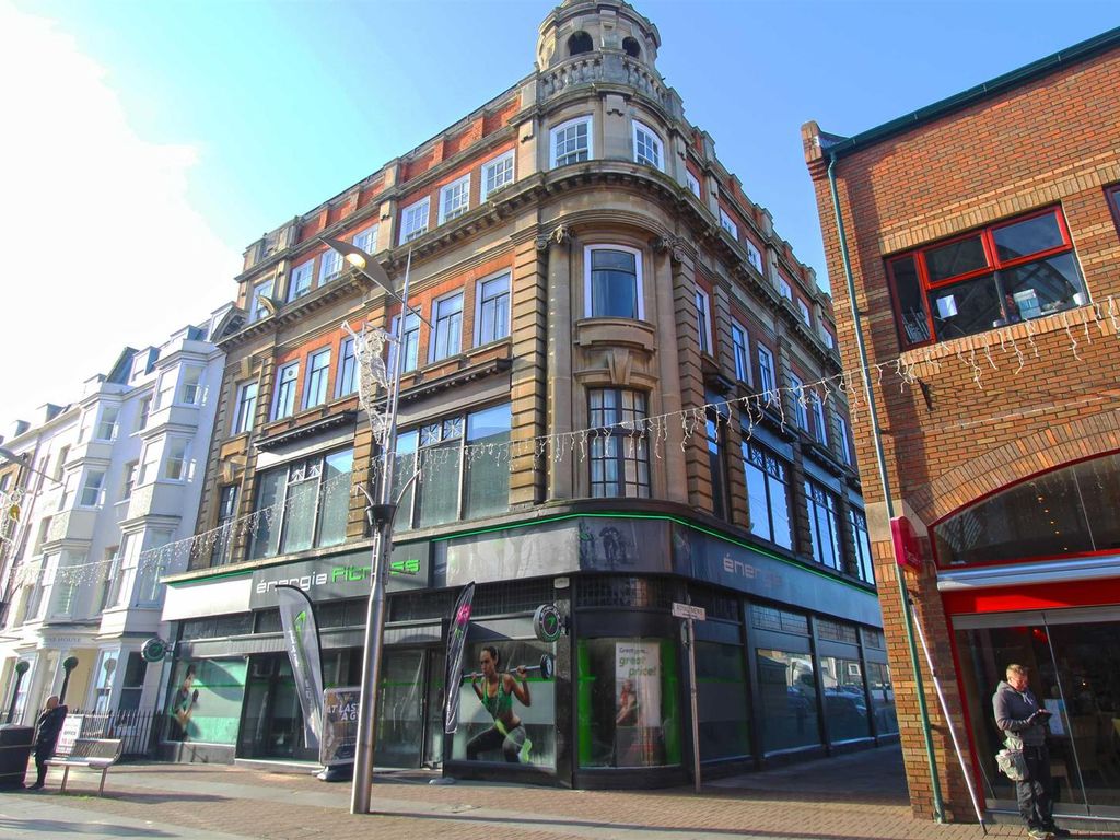 2 bed flat to rent in Royal Mews, SouthendOnSea SS1, £1,250 pcm Zoopla