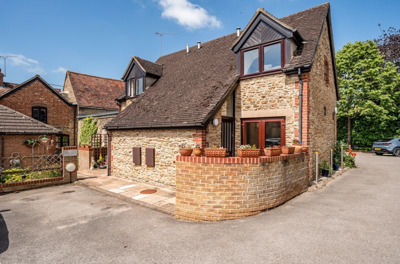 1 bed end terrace house for sale in Sweet Briar, Marcham, Abingdon OX13