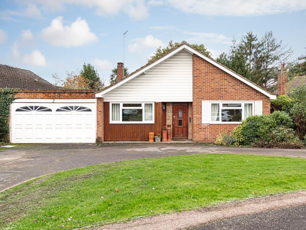 3 bed detached bungalow for sale in Rosedale, Ashtead KT21 Zoopla
