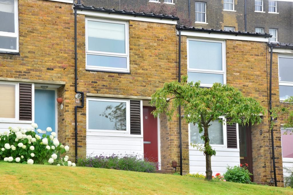 2 bed terraced house to rent in Rangers Square, Greenwich, London SE10