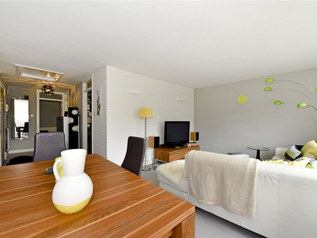 2 bed flat to rent in Montpellier Court, St. Leonards Road, Windsor