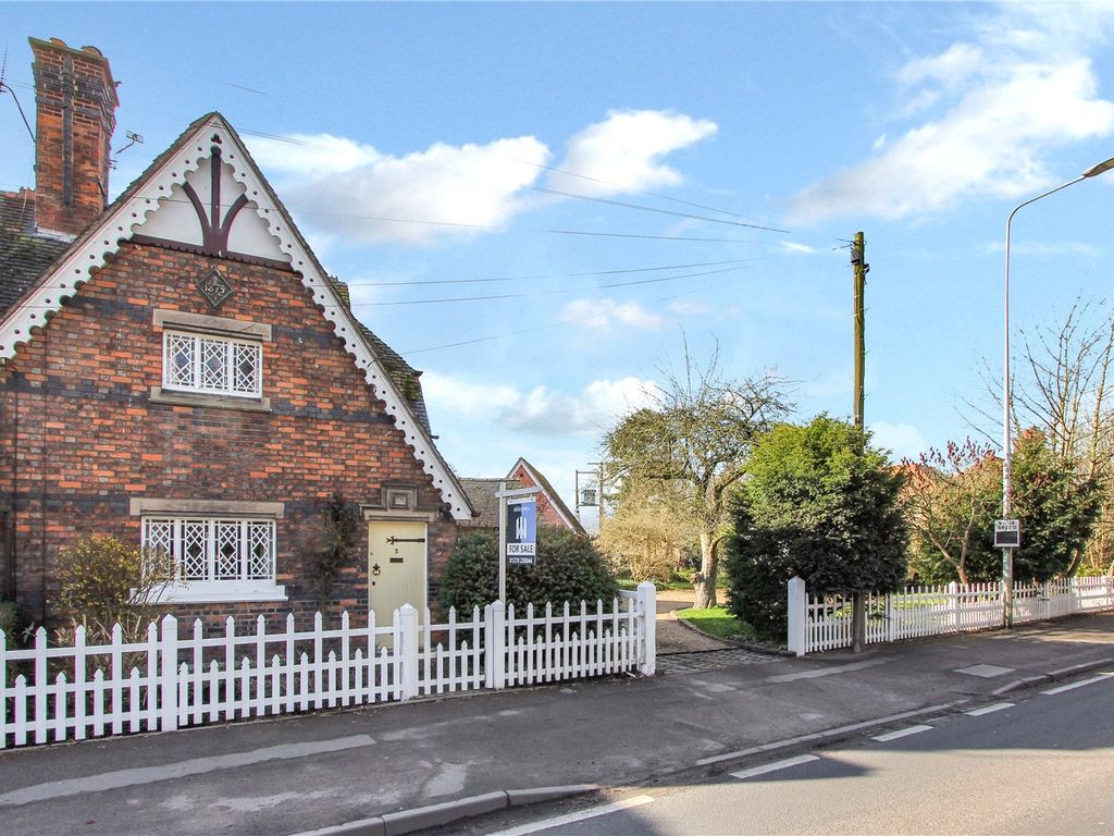 3 bed semidetached house for sale in The Green, Reaseheath, Nantwich