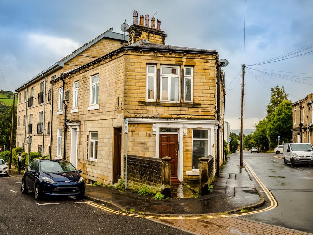 8 bed detached house for sale in Wellington Place, Halifax HX1, £