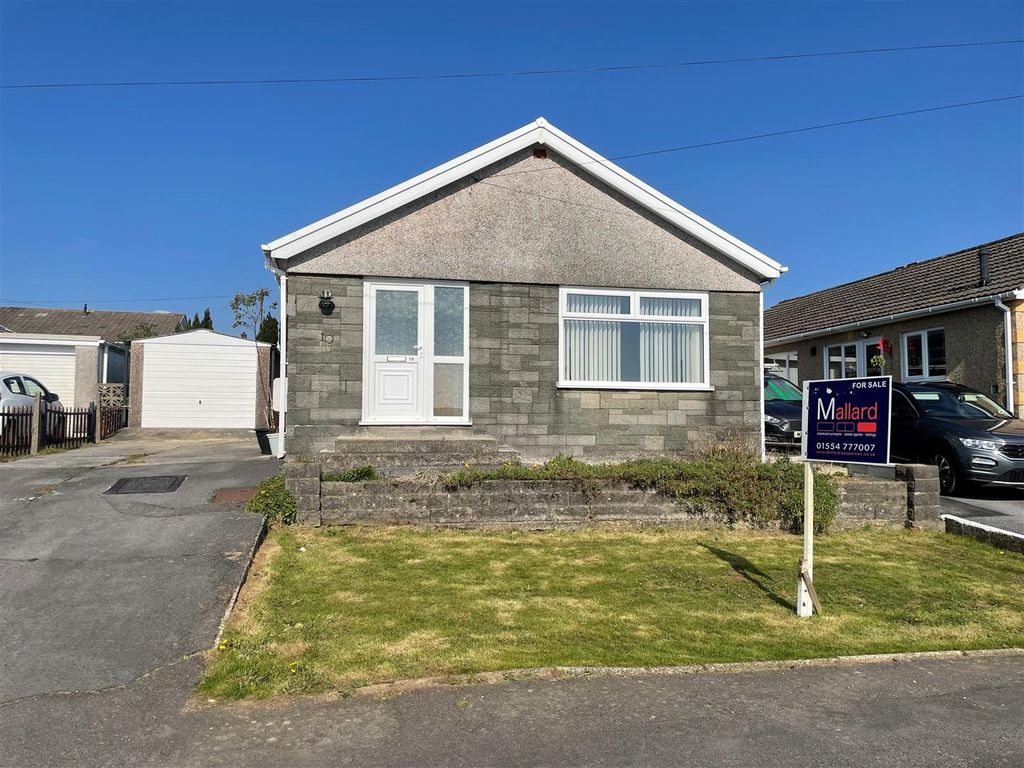3 bed bungalow for sale in Hilltop, Felinfoel, Llanelli SA14 Zoopla