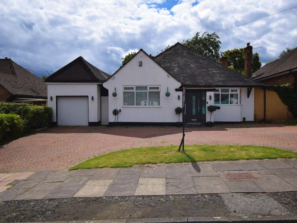 7 bed detached bungalow for sale in Pilkington Avenue, Sutton Coldfield