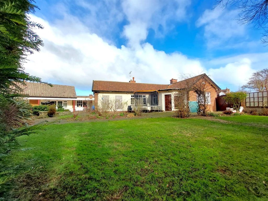 4 bed detached bungalow for sale in Rolston Road, Hornsea HU18 Zoopla