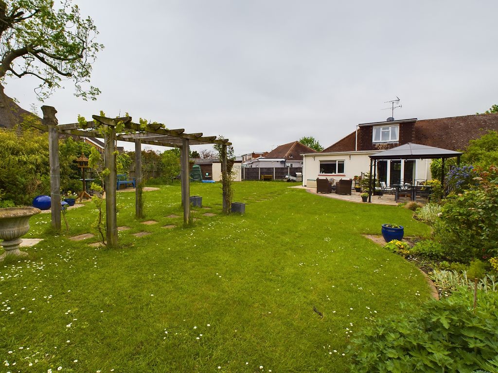 4 bed semidetached house for sale in Southwold Crescent, Benfleet SS7