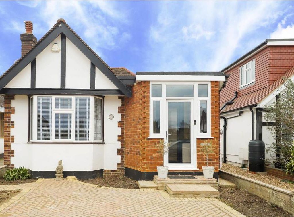3 bed detached bungalow for sale in Keswick Gardens, Ruislip HA4, £