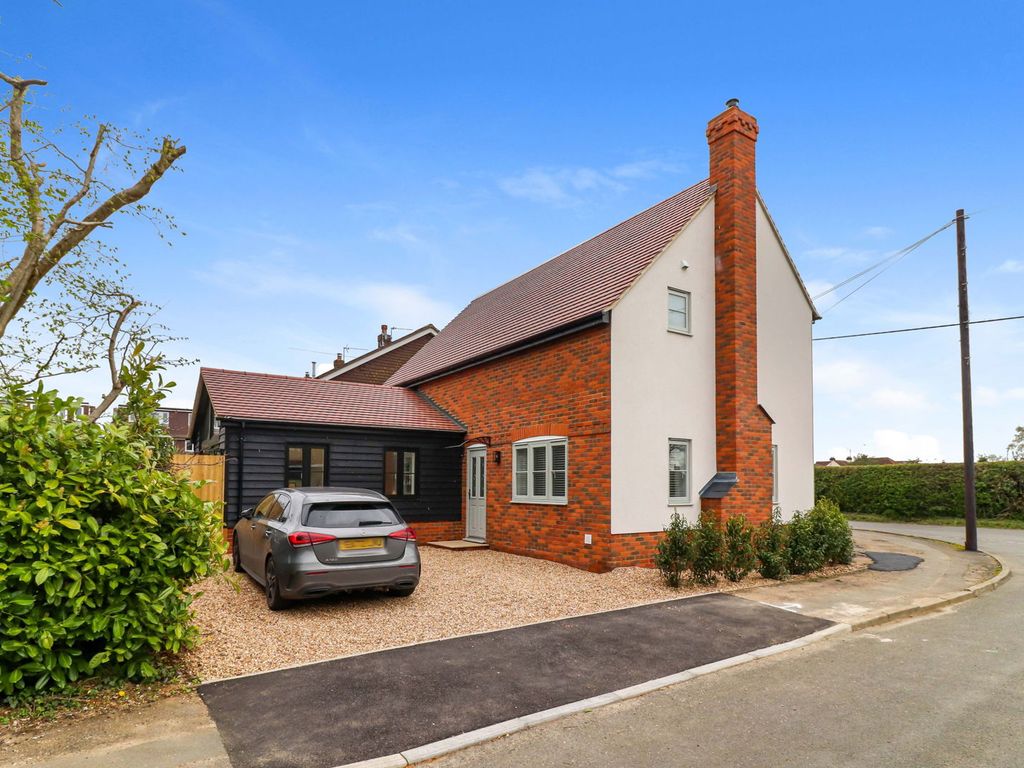 New home, 4 bed detached house for sale in Louches Lane, Naphill HP14