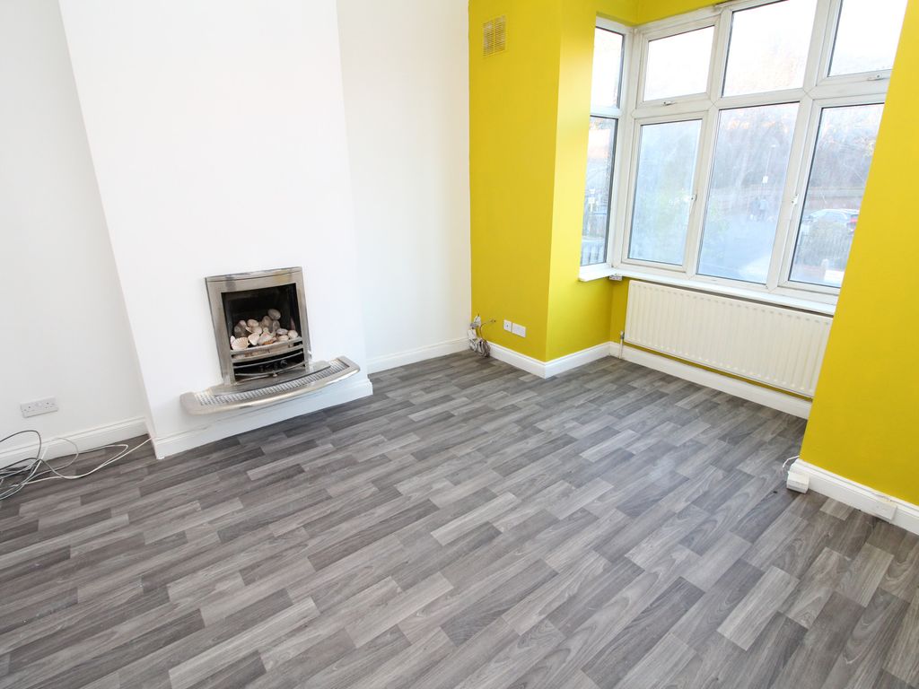 4 bed terraced house to rent in Kings Highway, Plumstead SE18, £3,000