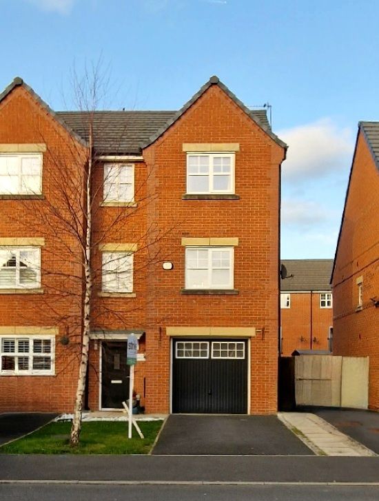 4 bed town house for sale in Woodhouses Avenue, Audenshaw, Manchester