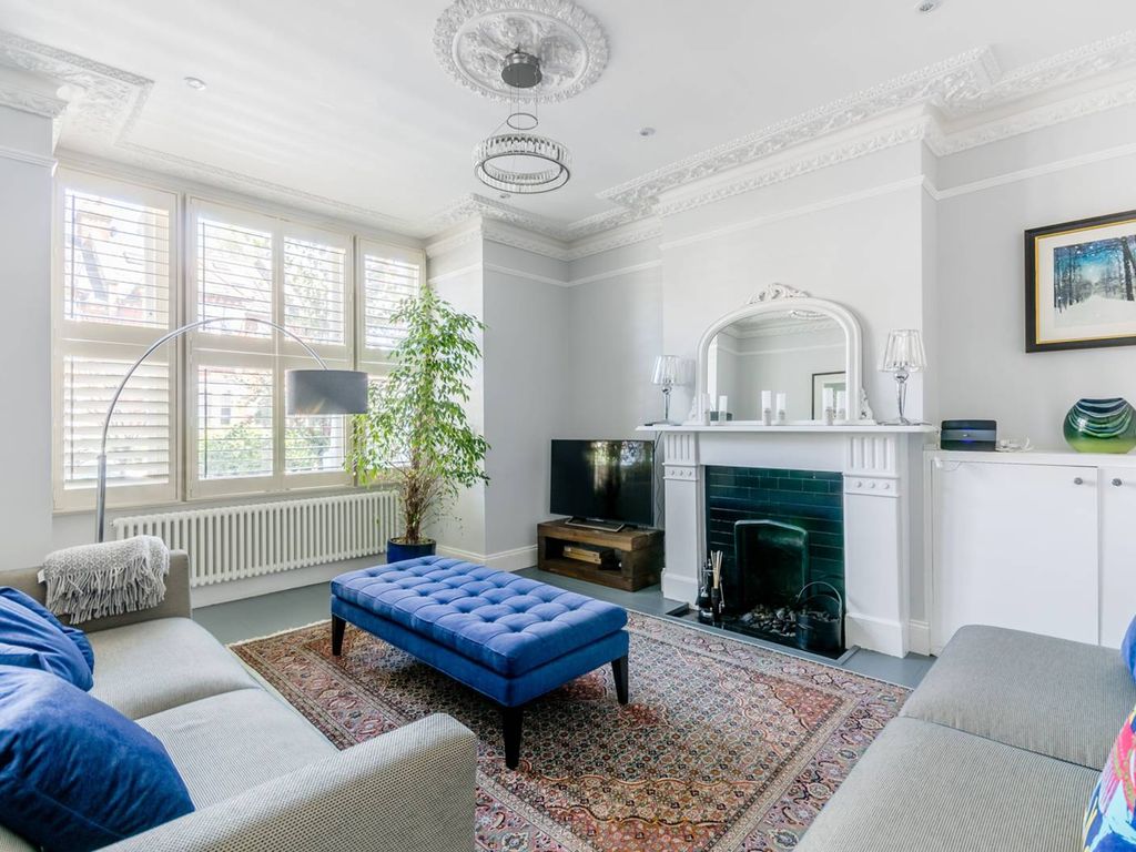 5 bed terraced house to rent in Culverden Road, Balham, London SW12