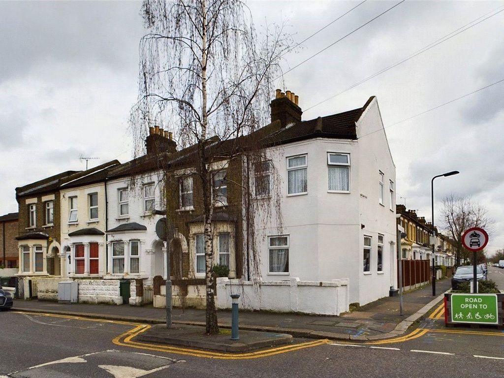 2 bed end terrace house for sale in Harrow Road, Leytonstone, London