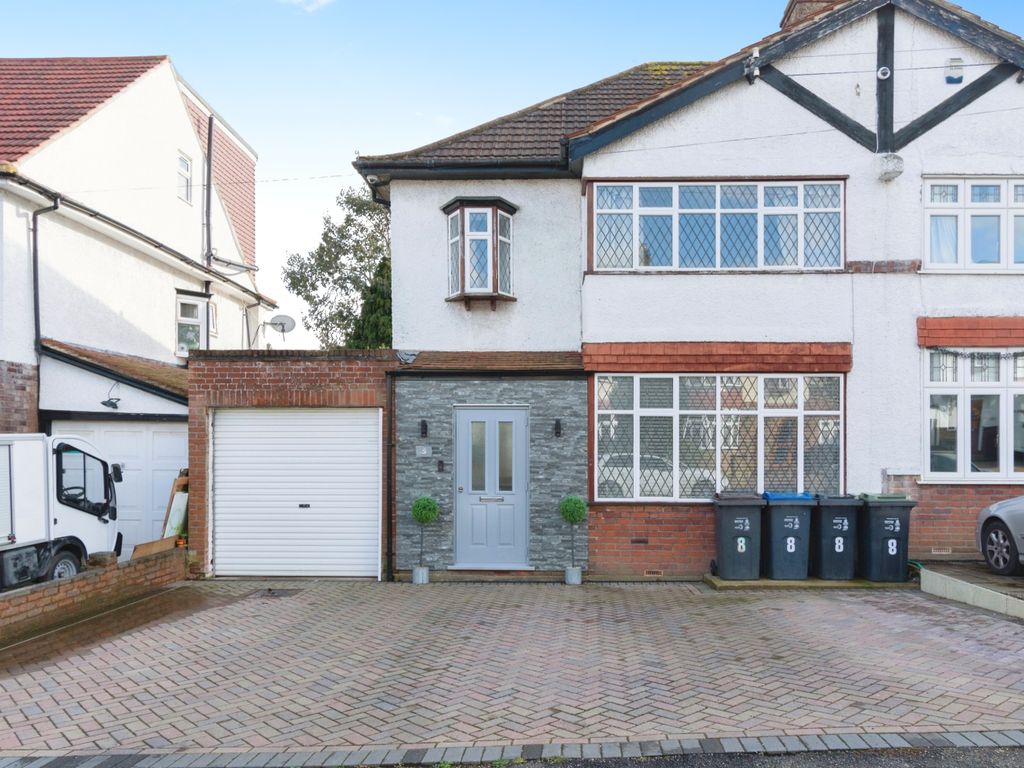 3 bed semidetached house for sale in Midholm Road, Shirley, Croydon