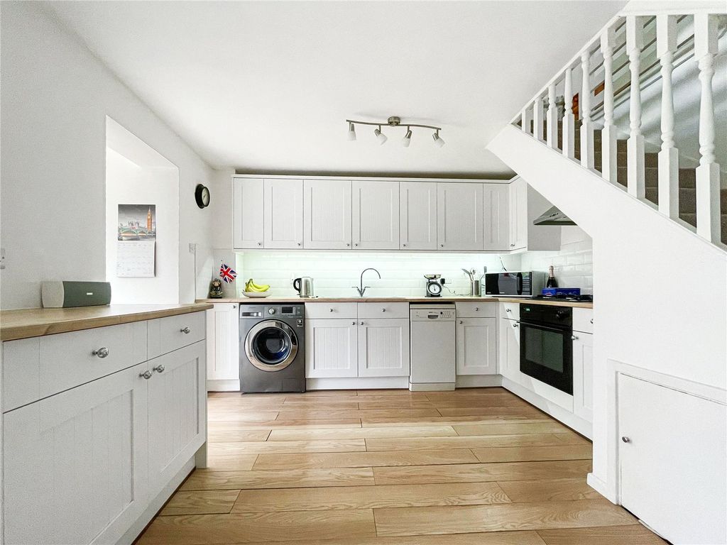 3 bed semidetached house for sale in Lime Court, Wigmore, Rainham