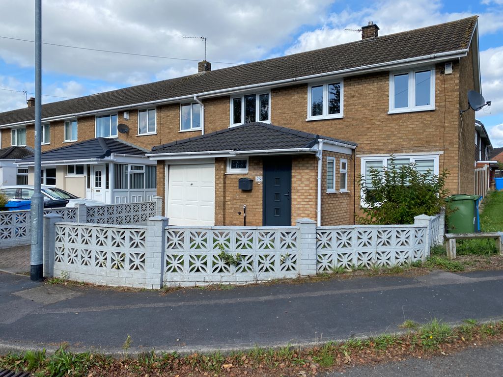 3 bed terraced house for sale in East Road, Brinsford, Wolverhampton