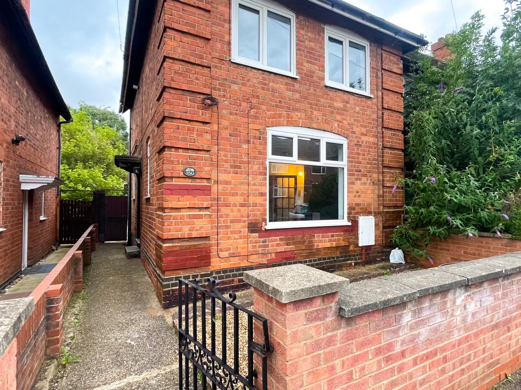 3 bed semidetached house to rent in Milton Street North, Northampton