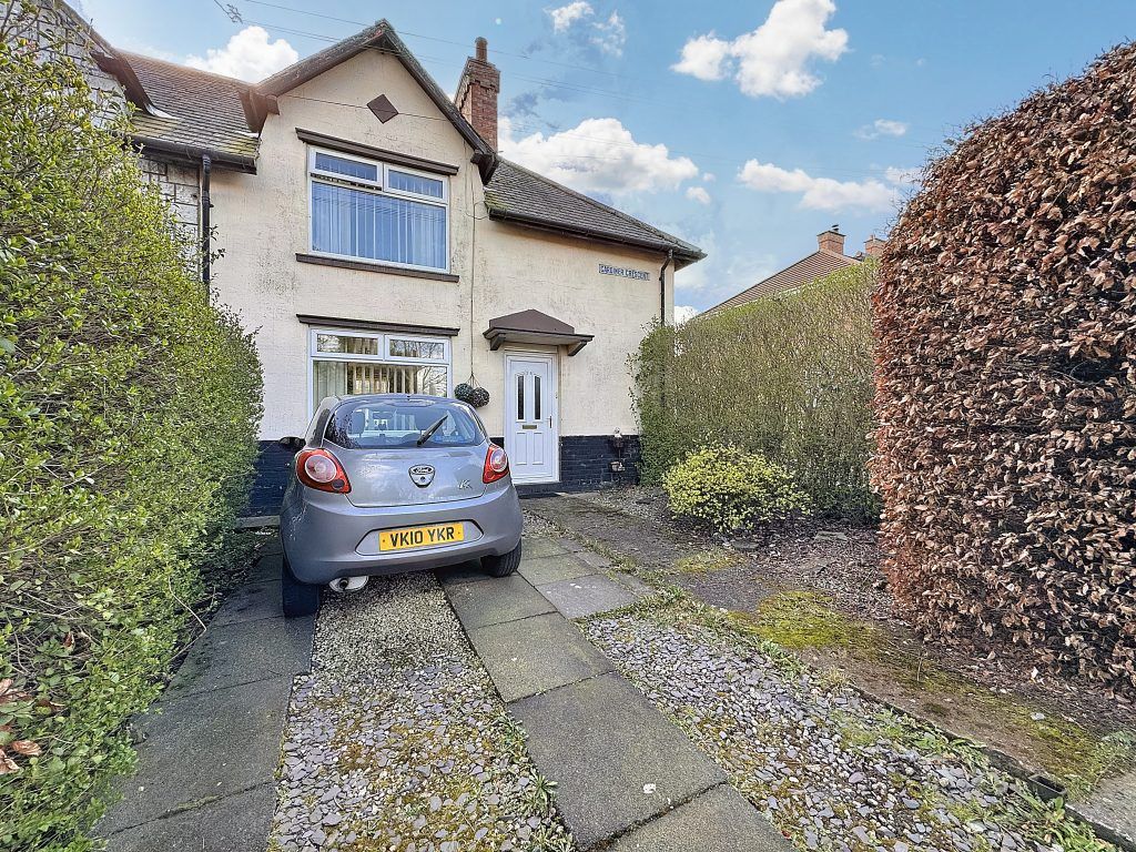 2 bed end terrace house for sale in Gardiner Crescent, ChesterLe