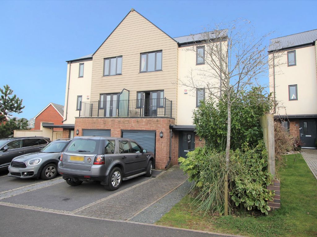 4 bed semidetached house for sale in Hollyhock Way, White Rock