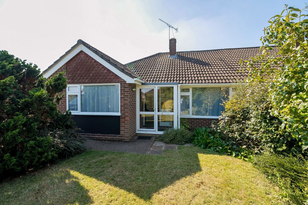 4 bed bungalow for sale in Malvern Way, Twyford, Reading, Berkshire