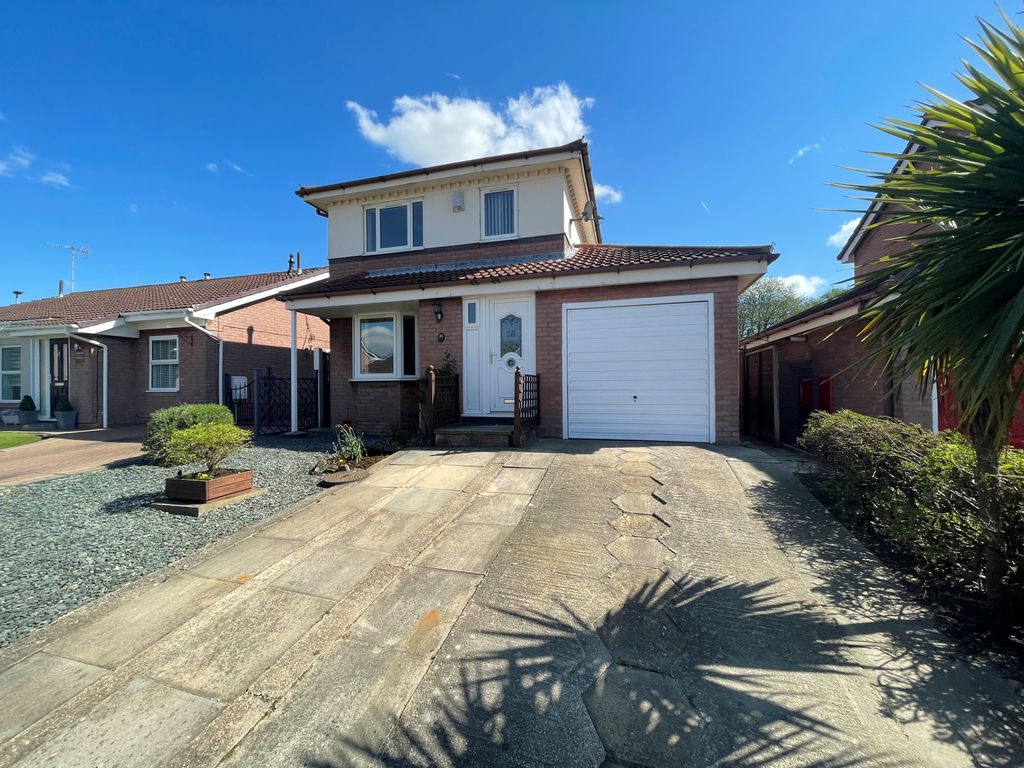 3 bed detached house for sale in Hunters Chase, Dinnington, Sheffield