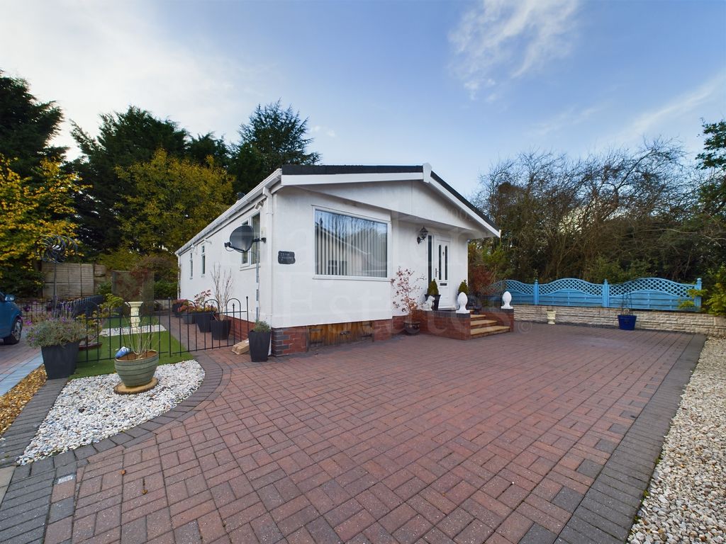 3 bed mobile/park home for sale in Willows Park Homes Site, Cleobury