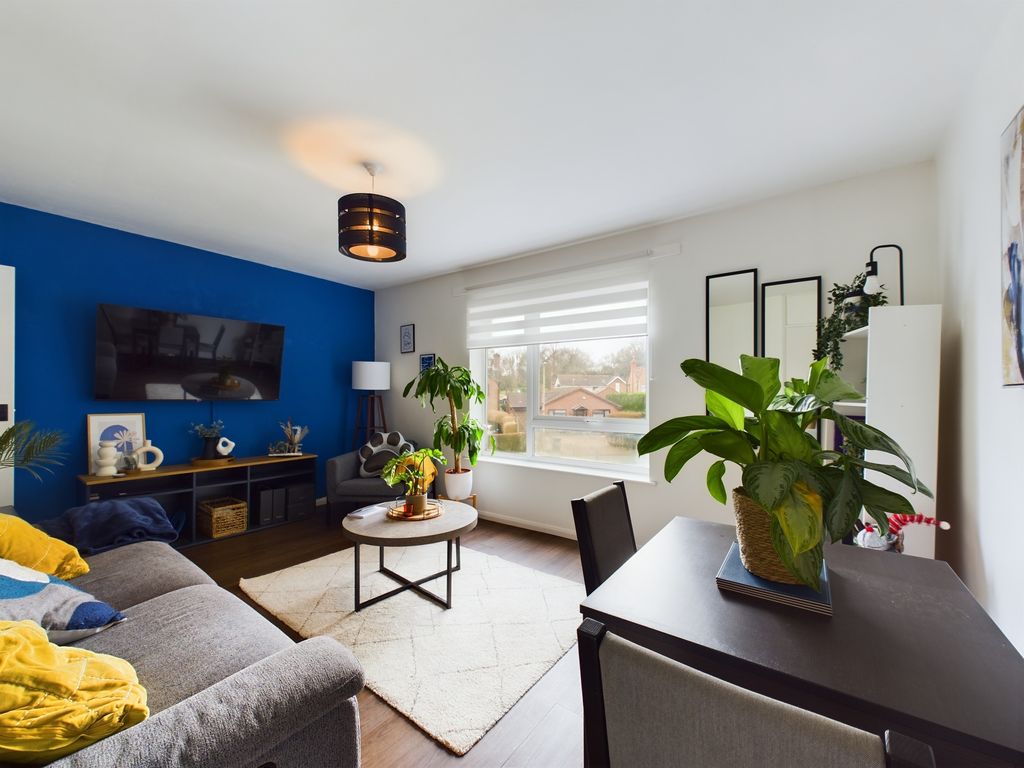 2 bed flat for sale in Tunworth Court, Tadley RG26, £180,000 Zoopla