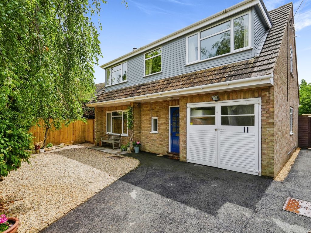 4 bed detached house for sale in Knowle Lane, WestonOnTheGreen