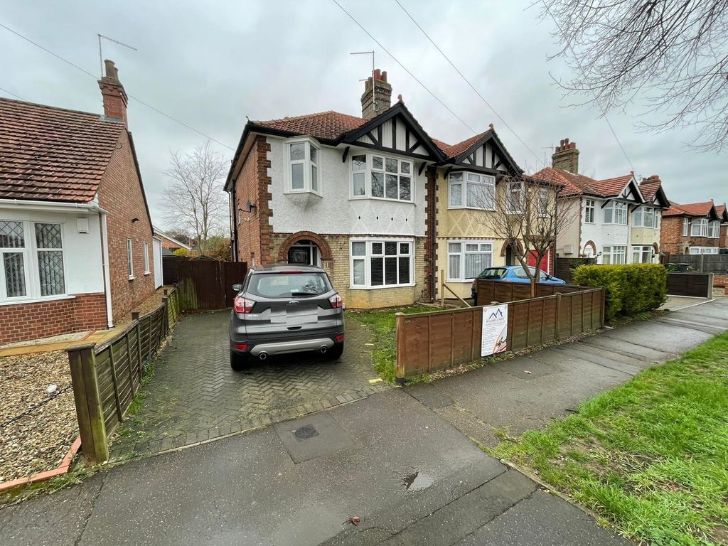 3 bed semidetached house for sale in Fulbridge Road, Werrington