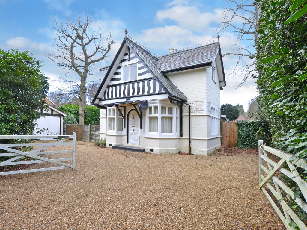 4 bed cottage to rent in Portsmouth Road, Camberley GU15, £2,200 pcm