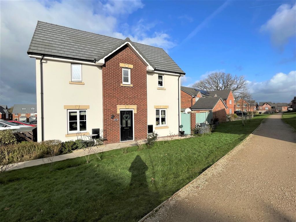 3 bed semidetached house for sale in Harebell Drive, Congleton CW12, £