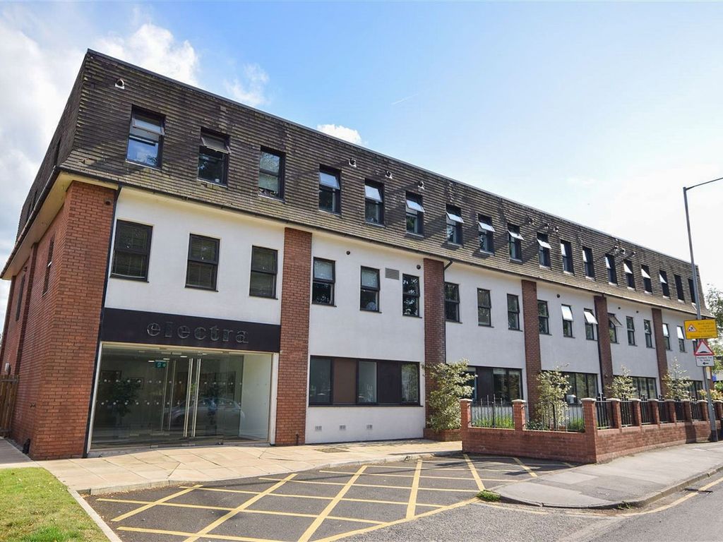 2 bed flat for sale in Stockport Road, Cheadle SK8 Zoopla
