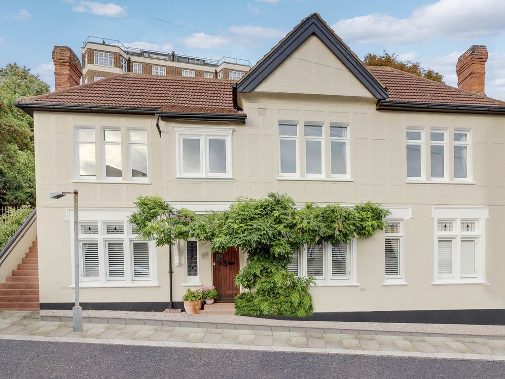 2 bed flat to rent in Leigh Park Road, LeighOnSea SS9 Zoopla