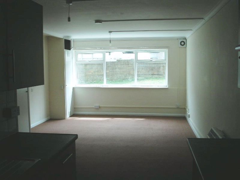 Studio to rent in Dalton Street, Gillingham ME7, £650 pcm Zoopla