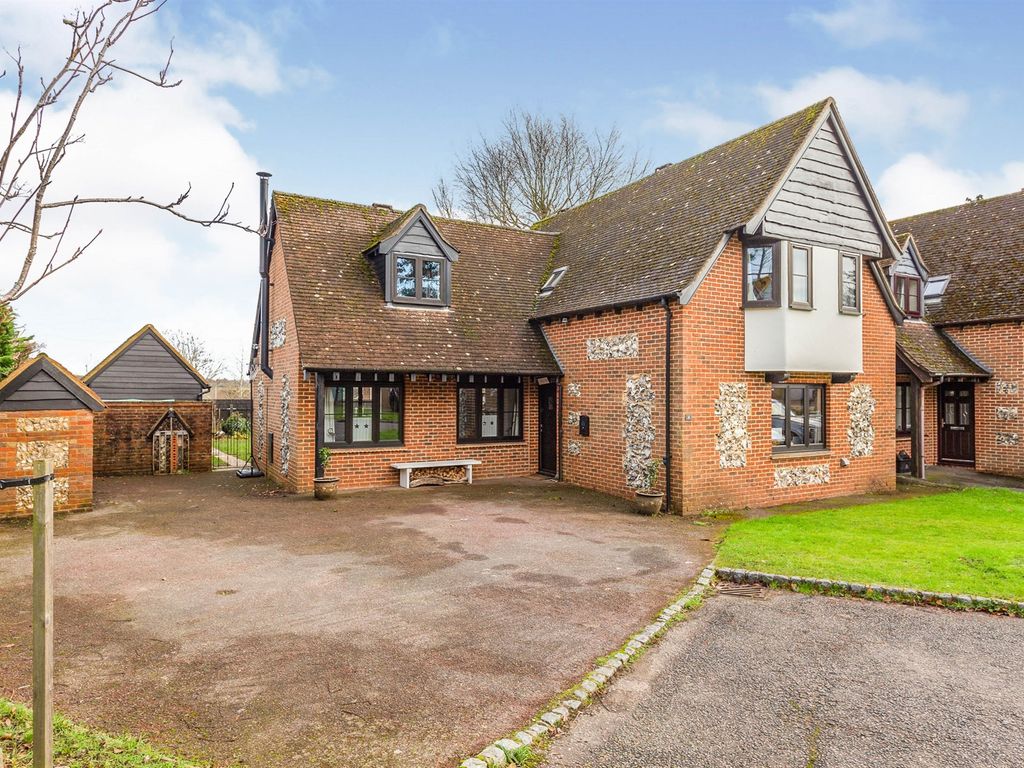 5 bed detached house for sale in Turners Drive, High HP13 Zoopla