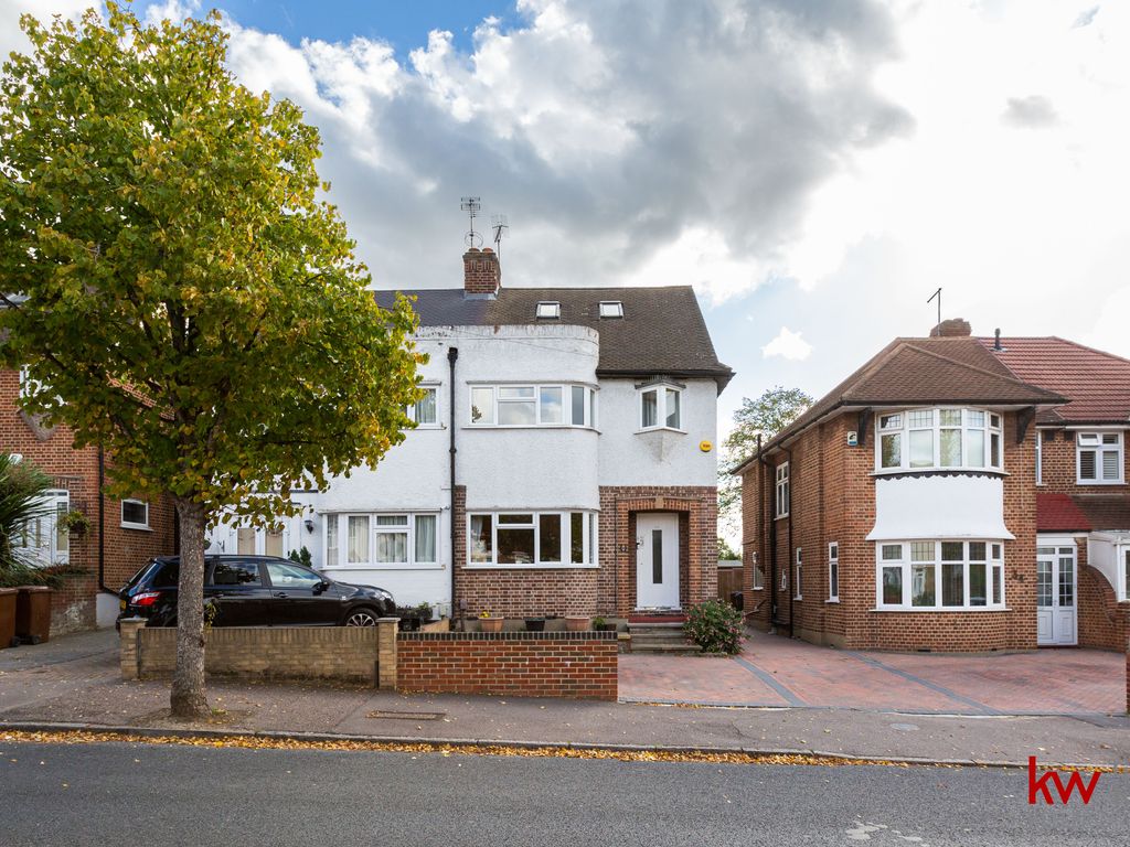 Hawkwood Crescent, London E4