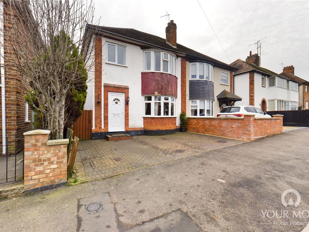 4 bed semidetached house for sale in Pipers Hill Road, Kettering